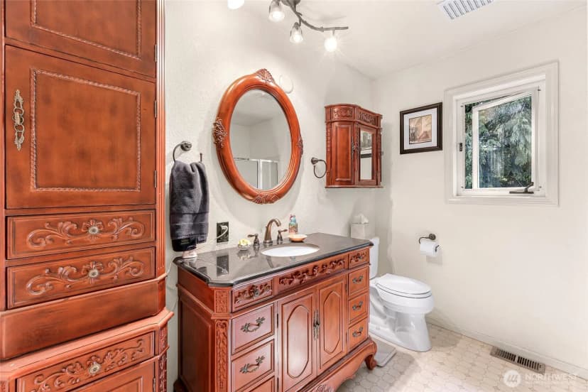 Property photo for 6874 Golf View Drive, Lynden photo 25