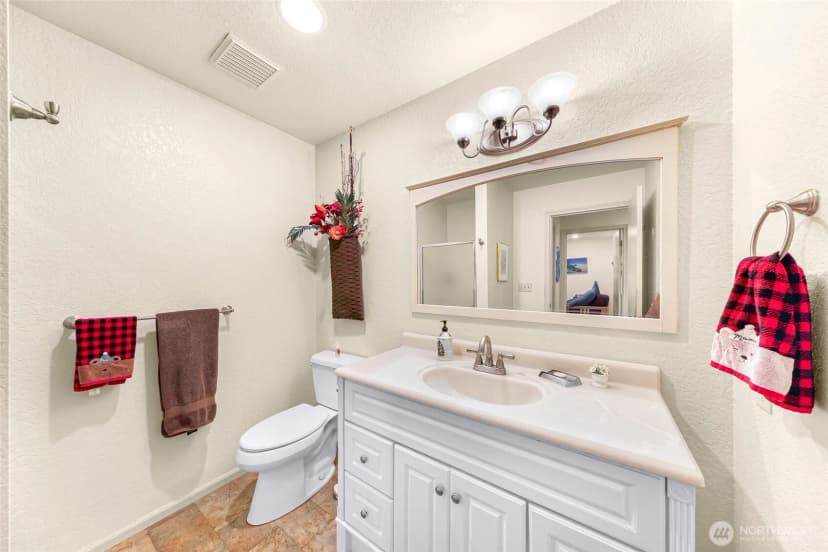 Property photo for 6874 Golf View Drive, Lynden photo 19
