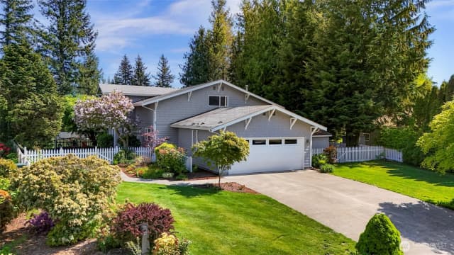 Property photo for 6874 Golf View Drive, Lynden