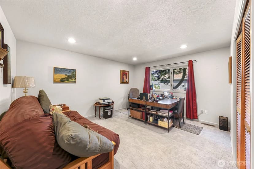Property photo for 6874 Golf View Drive, Lynden photo 18