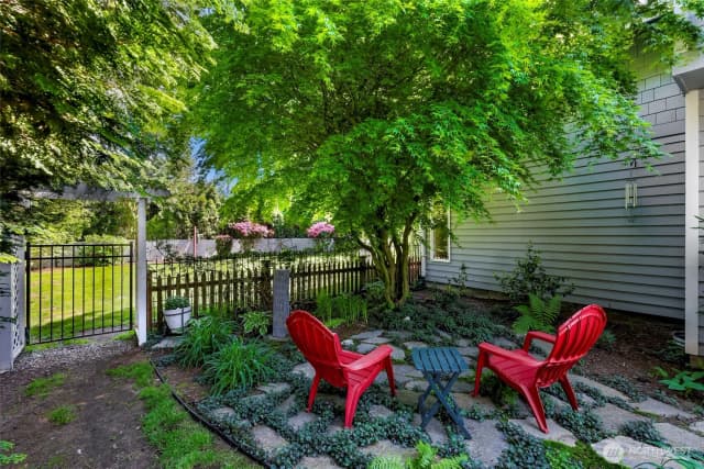 Property photo for 6874 Golf View Drive, Lynden photo 3