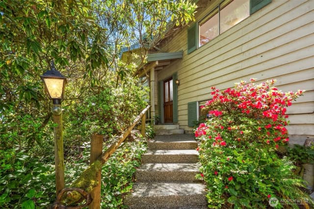 Property photo for 10218 Sw Tillicum Lane, Vashon photo 3
