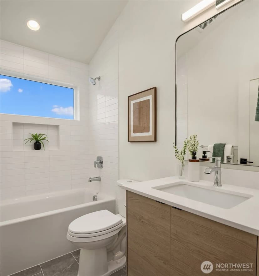 Property photo for 4411 2nd Avenue Ne, Seattle photo 12