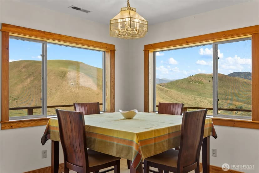 Property photo for 427 Rendezvous Road, Winthrop photo 17