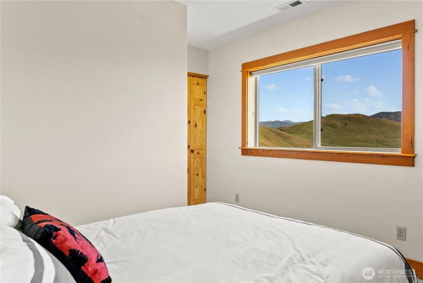 Property photo for 427 Rendezvous Road, Winthrop photo 34