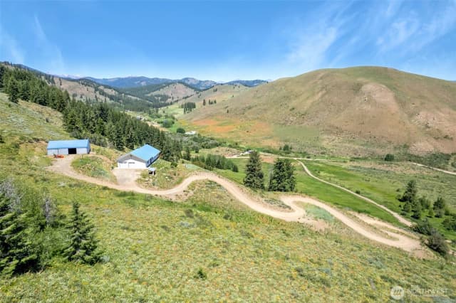 Property photo for 427 Rendezvous Road, Winthrop photo 4