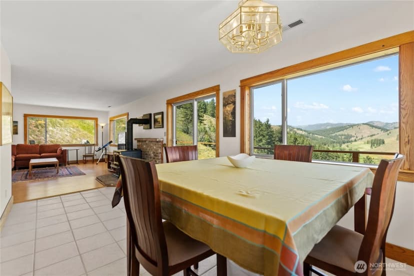 Property photo for 427 Rendezvous Road, Winthrop photo 16