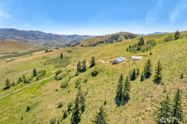 Property photo for 427 Rendezvous Road, Winthrop photo 3