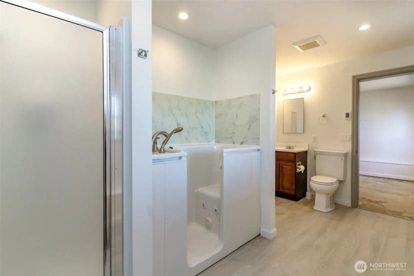 Property photo for 16235 Ne 51st Street, Redmond photo 14