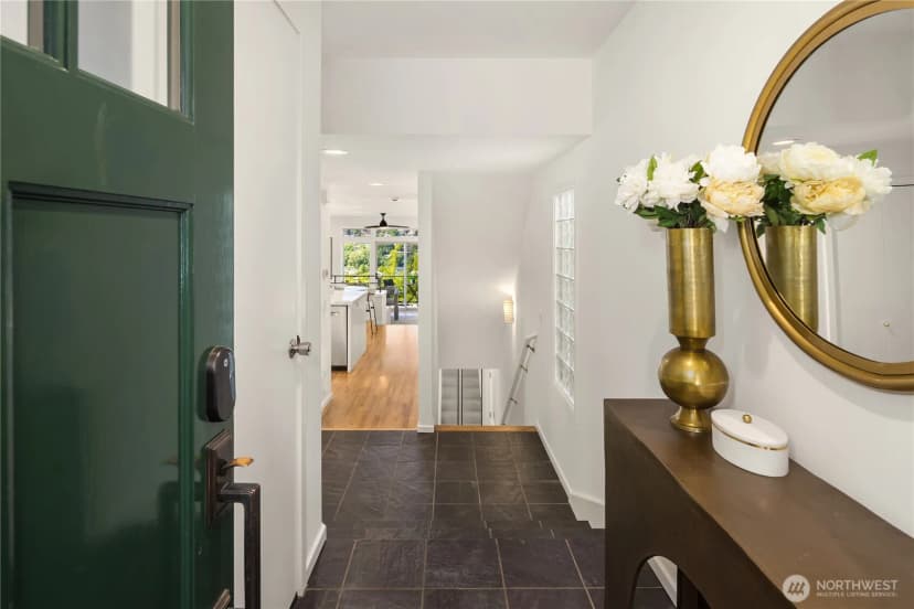 Property photo for 2601 13th Avenue W, Seattle photo 4