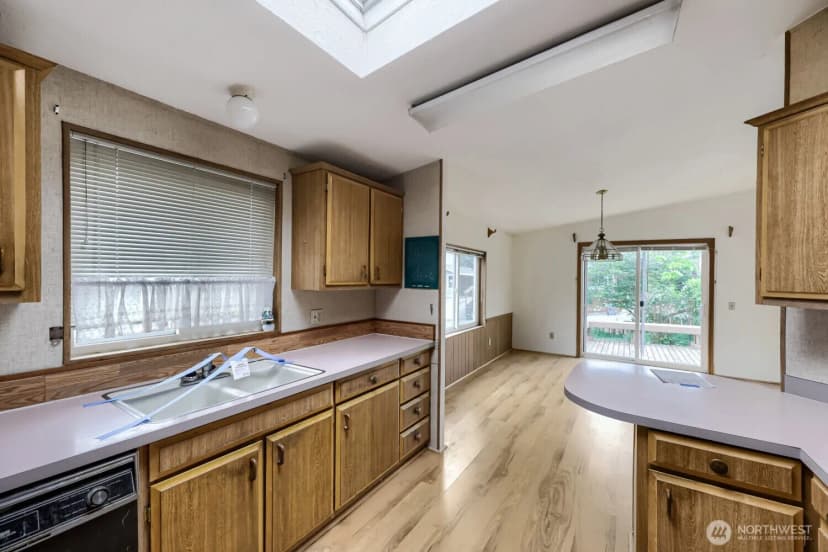 Property photo for 17125 Woodcrest Drive Ne, Bothell photo 6