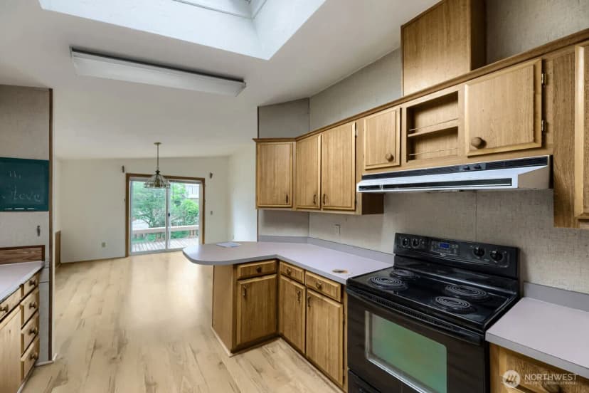 Property photo for 17125 Woodcrest Drive Ne, Bothell photo 7