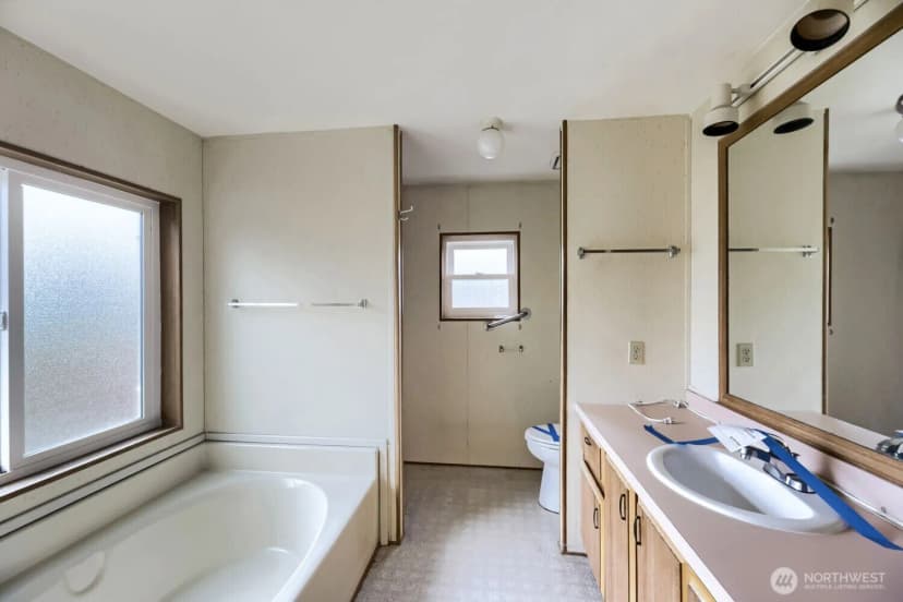 Property photo for 17125 Woodcrest Drive Ne, Bothell photo 12
