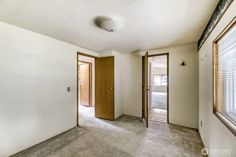 Property photo for 17125 Woodcrest Drive Ne, Bothell photo 14
