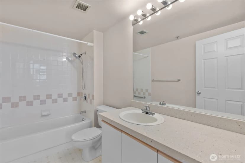 Property photo for 2600 2nd Avenue #503, Seattle photo 16