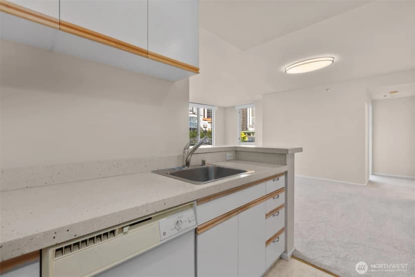 Property photo for 2600 2nd Avenue #503, Seattle photo 11