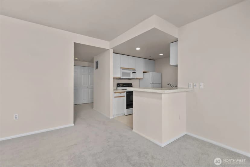 Property photo for 2600 2nd Avenue #503, Seattle photo 8