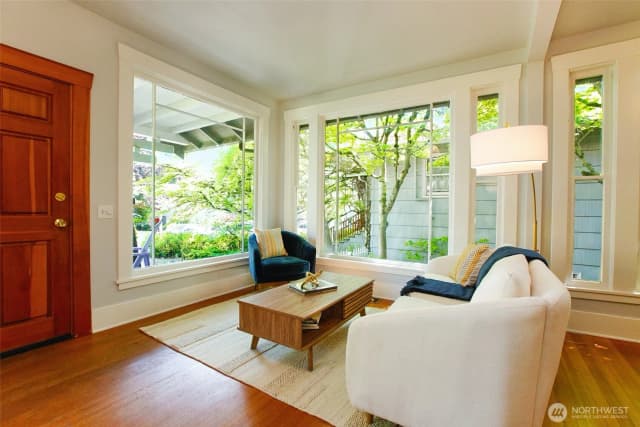Property photo for 6525 23rd Avenue Ne, Seattle photo 4