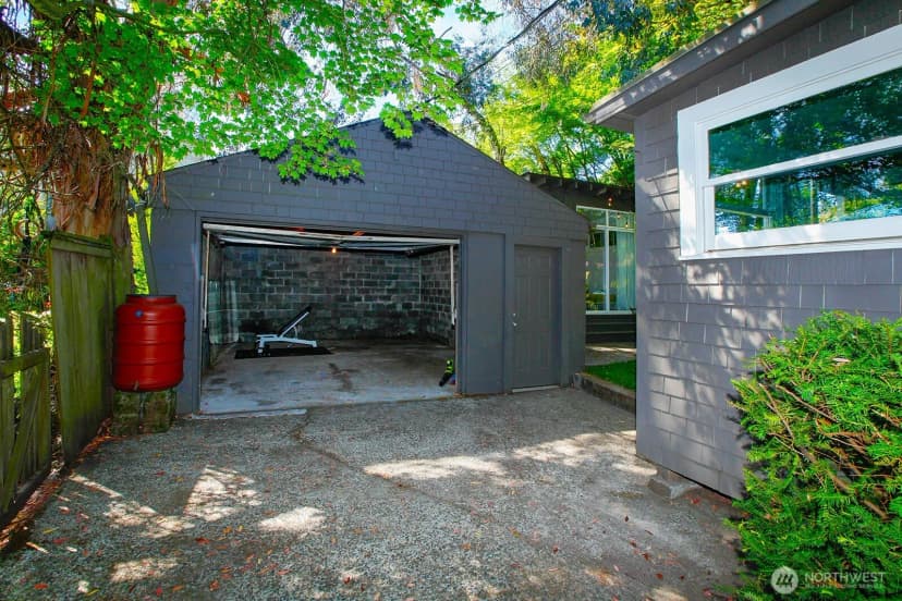 Property photo for 6525 23rd Avenue Ne, Seattle photo 30
