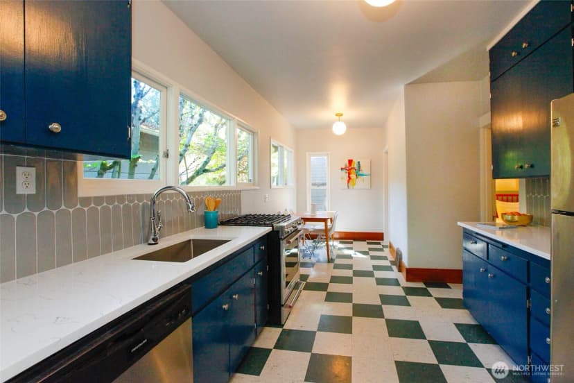 Property photo for 6525 23rd Avenue Ne, Seattle photo 11