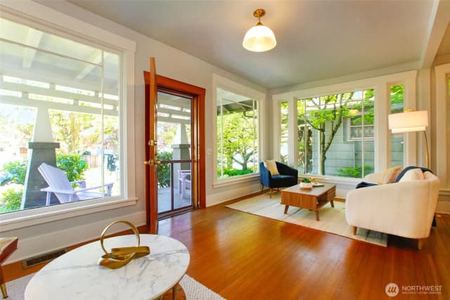 Property photo for 6525 23rd Avenue Ne, Seattle photo 2