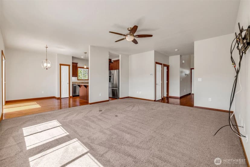Property photo for 17127 Lakepoint Drive Se, Yelm photo 11