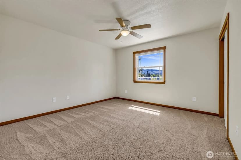 Property photo for 17127 Lakepoint Drive Se, Yelm photo 20