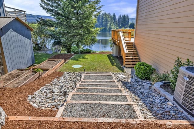 Property photo for 17127 Lakepoint Drive Se, Yelm photo 2