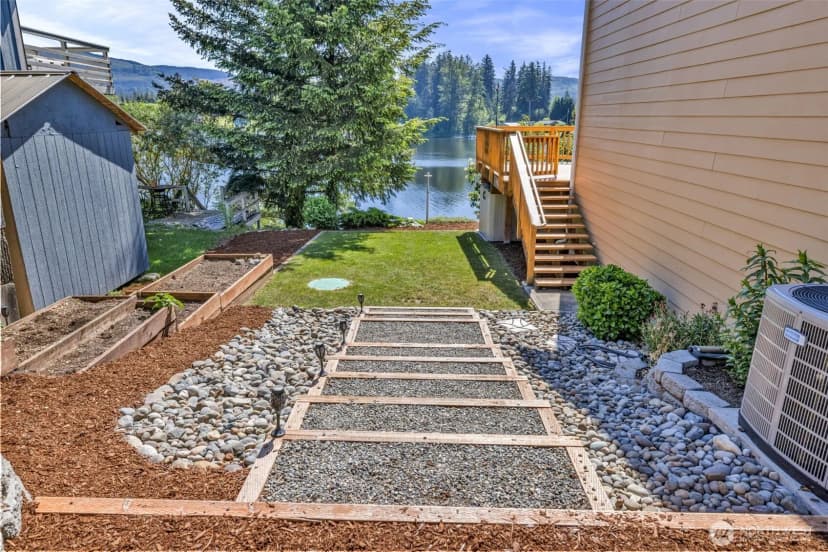 Property photo for 17127 Lakepoint Drive Se, Yelm photo 2