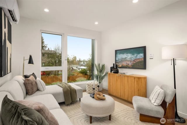 Property photo for 4409 B 21st Avenue Sw, Seattle photo 4