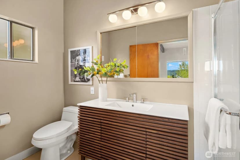 Property photo for 15717 62nd Avenue Ne, Kenmore photo 15