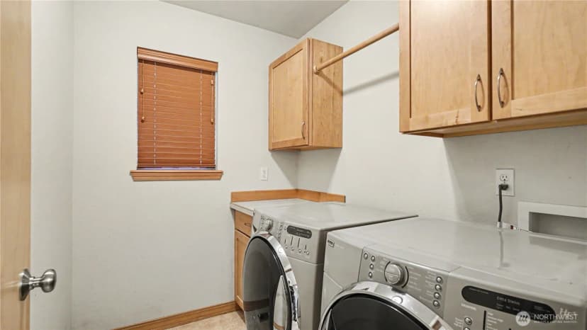 Property photo for 150 E Shadow Lane, Shelton photo 25