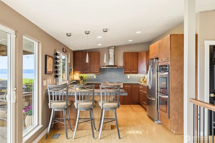 Property photo for 5578 Broad View Avenue Ne, Tacoma photo 15