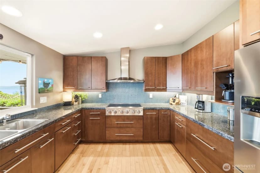 Property photo for 5578 Broad View Avenue Ne, Tacoma photo 16