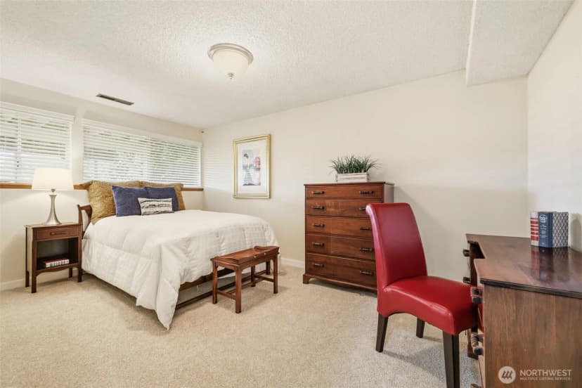 Property photo for 5578 Broad View Avenue Ne, Tacoma photo 22
