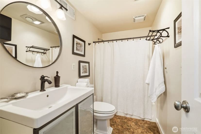 Property photo for 5578 Broad View Avenue Ne, Tacoma photo 32