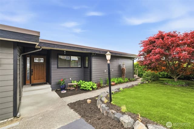 Property photo for 5578 Broad View Avenue Ne, Tacoma photo 2
