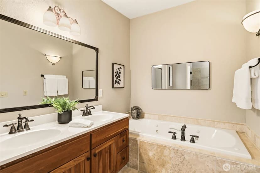 Property photo for 5578 Broad View Avenue Ne, Tacoma photo 27