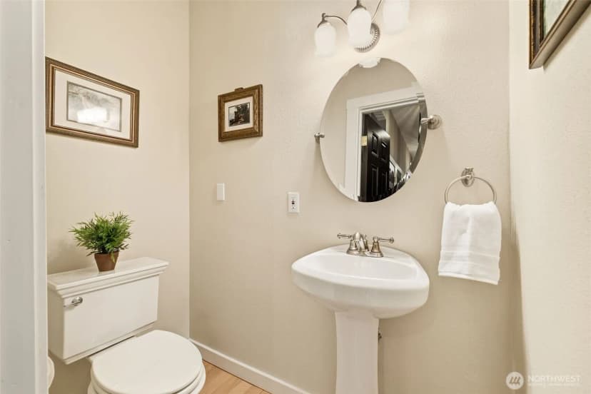 Property photo for 5578 Broad View Avenue Ne, Tacoma photo 23
