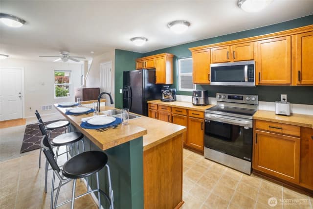 Property photo for 6012 Pennsylvania Street Se, Lacey photo 5