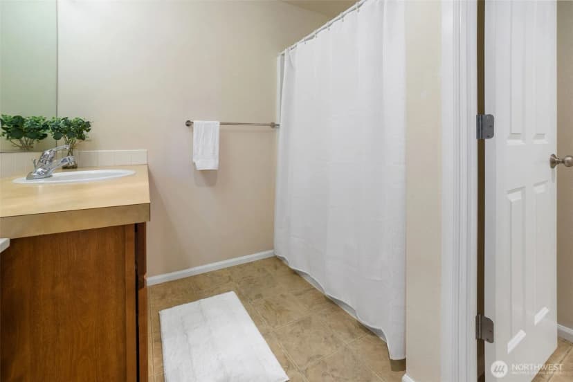 Property photo for 6012 Pennsylvania Street Se, Lacey photo 13