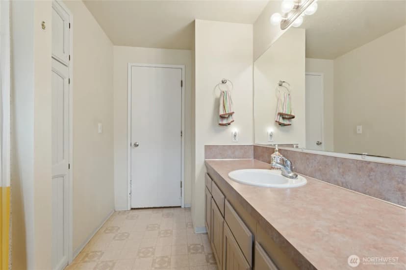 Property photo for 709 Enterprise Drive Ne, Lacey photo 9
