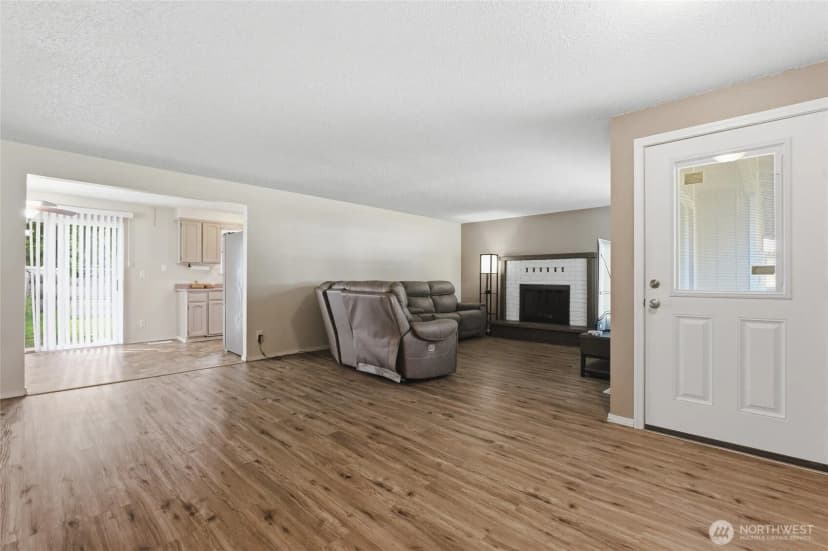 Property photo for 709 Enterprise Drive Ne, Lacey photo 2