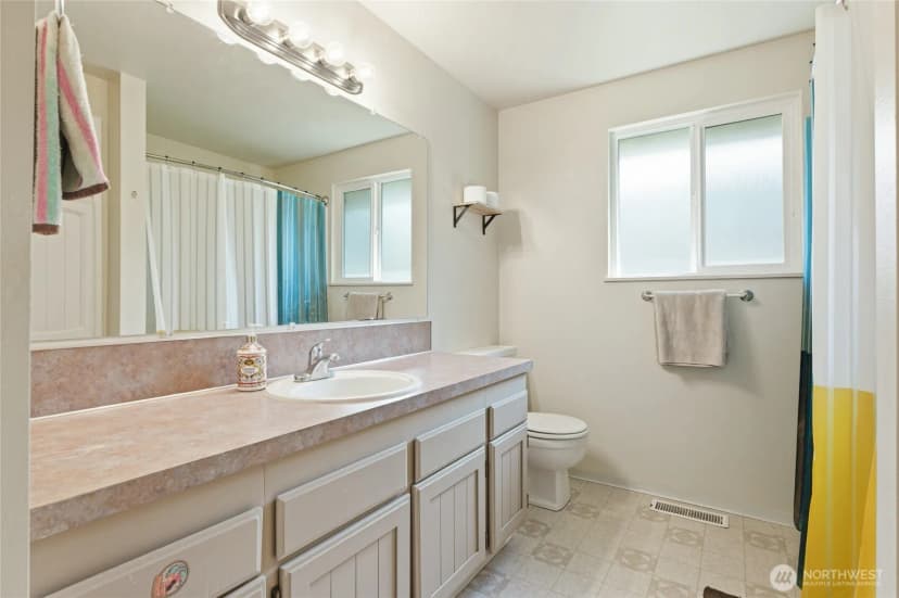 Property photo for 709 Enterprise Drive Ne, Lacey photo 8