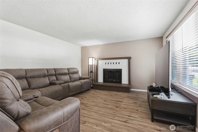 Property photo for 709 Enterprise Drive Ne, Lacey photo 3
