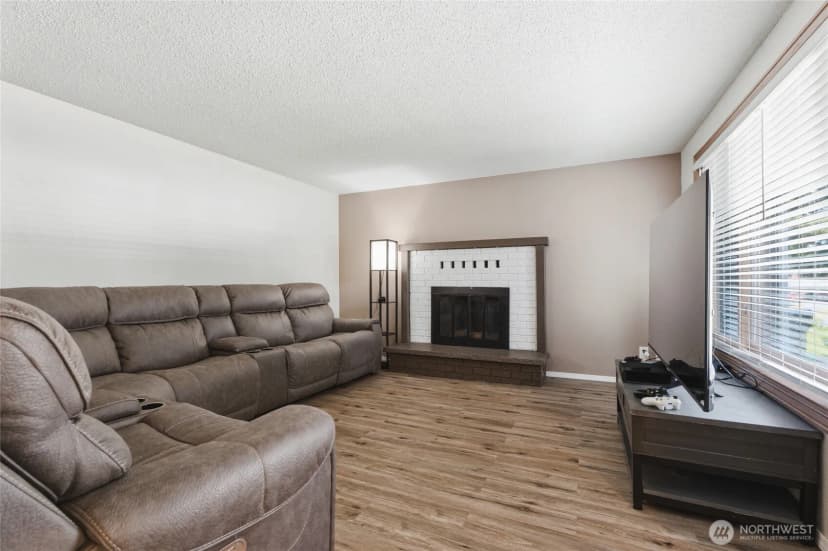 Property photo for 709 Enterprise Drive Ne, Lacey photo 3