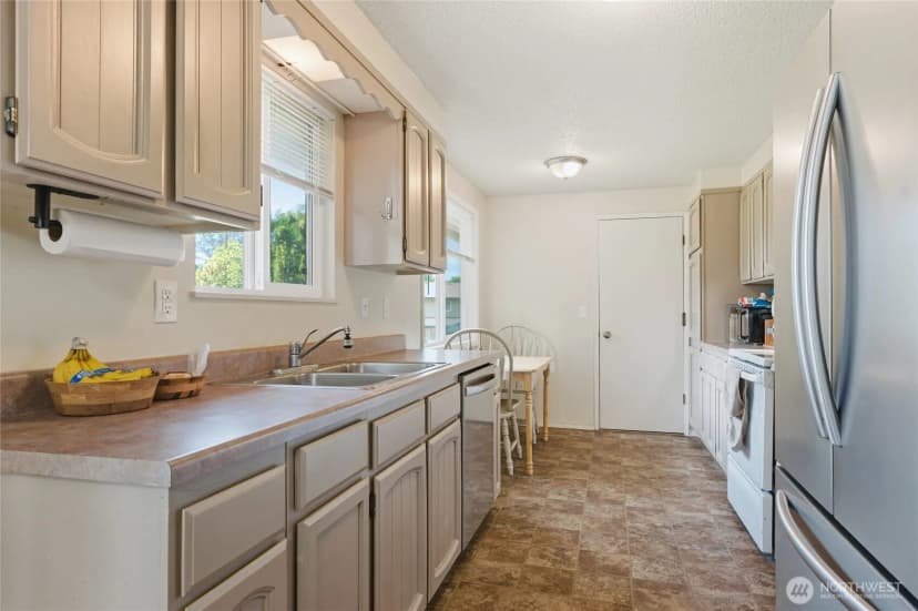 Property photo for 709 Enterprise Drive Ne, Lacey photo 6