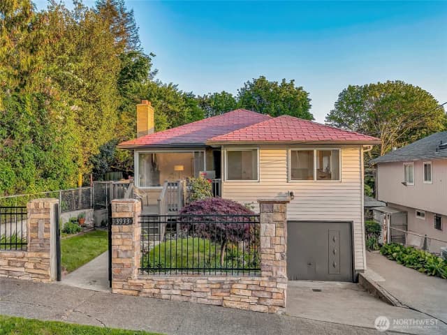 Property photo for 3933 S Mead Street, Seattle