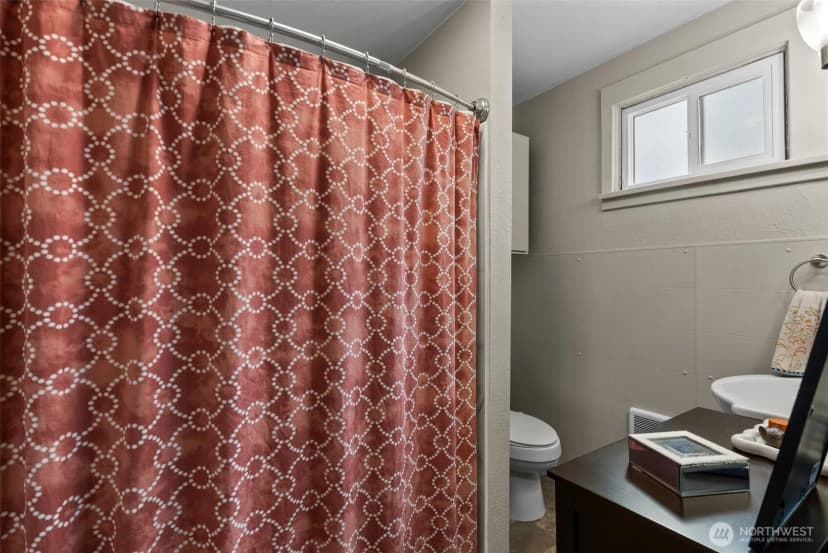 Property photo for 925 Monroe Street, Wenatchee photo 15