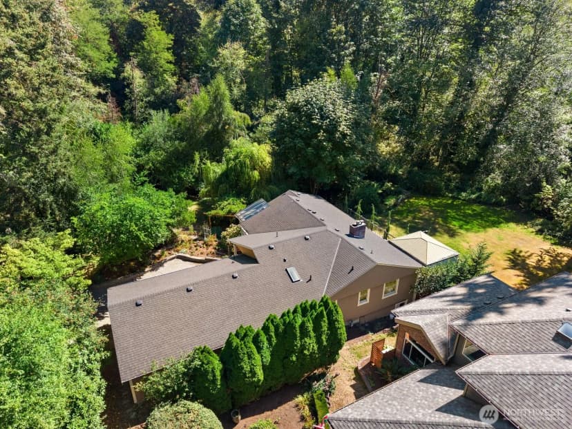 Property photo for 11019 Ne 140th Street, Kirkland photo 3
